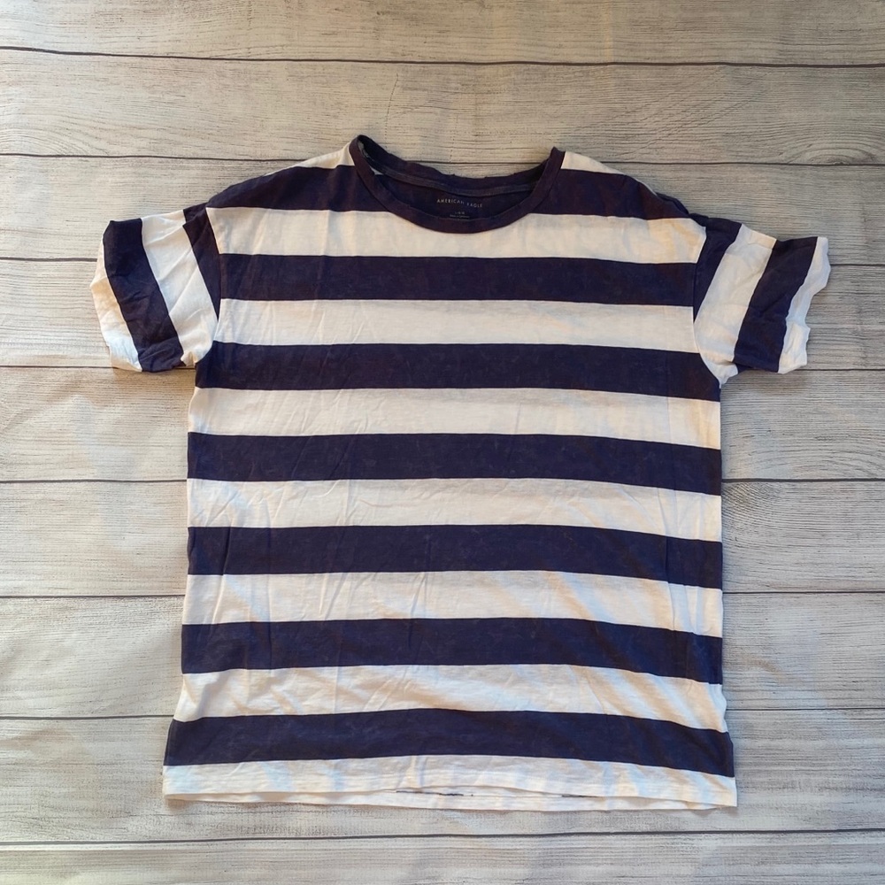 American Eagle tee